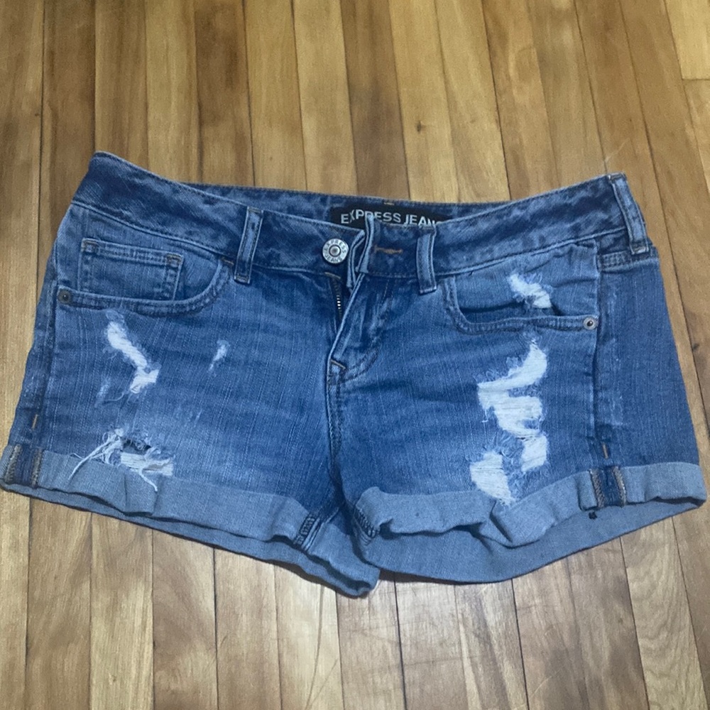 Light washed jean shorts!